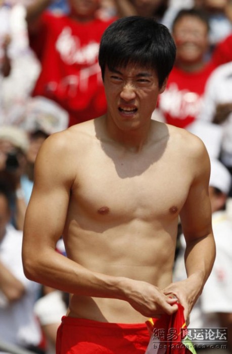 Liu Xiang in pain without shirt on.