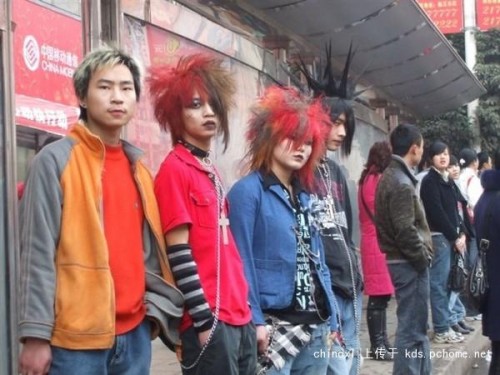 More fei zhu liu guys with crazy hairstyles.
