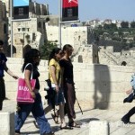 girls-carrying-guns-israel-jew-02