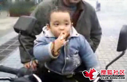 2-year-old-chinese-child-smokes-02