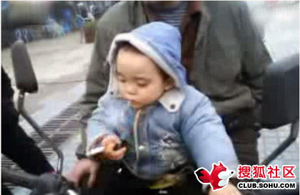 2-year-old-chinese-child-smokes-04