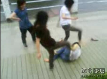guangdong-girls-teen-beating-kicking-08