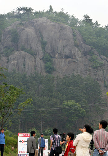 korea-cliff-where-ex-presdent-fell