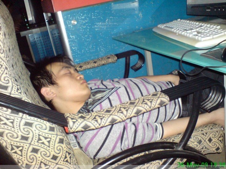 Sleeping Chinese People In Internet Bar Tavs Weblog
