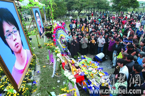 post-90s-gen-students-died-saving-others-in-hubei-01