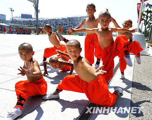 http://www.chinasmack.com/wp-content/uploads/2009/11/shaolin-kung-fu-little-kids.jpeg