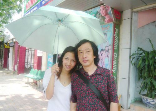 Nanjing man Dai with his Vietnamese wife A Yin