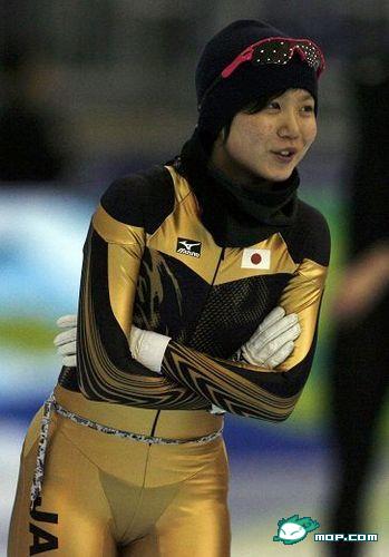 Miho Takagi, Japanese speed skater revealing g-string underwear at 2010 Vancouver Winter Olympics