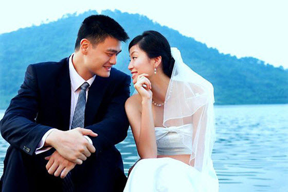 Yao Ming and wife Ye Li wedding photo.