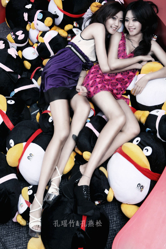 Kong Yansong and Kong Yaozhu, long-legged Chinese beauties, with the QQ penguin mascot.