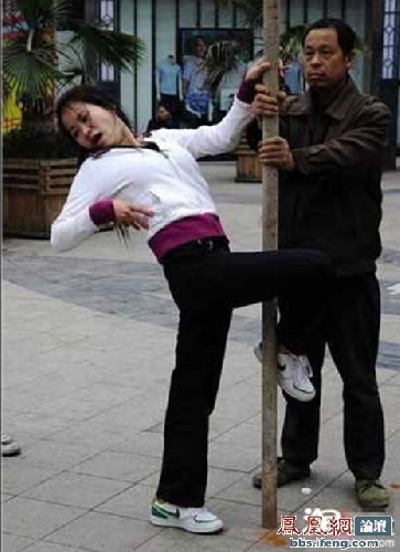 street-pole-dancing-10
