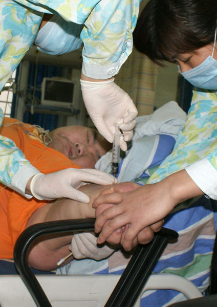 China's fattest man Liang Yong receiving a shot in a Chongqing hospital.