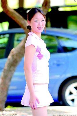 Zhang Li, who went to America when she was 5-years-old has a pretty and pure appearance. Currently, she is a UC San Diego student, and has made quite a few adult films outside of class. (America's "World Journal" / Internet Photo)