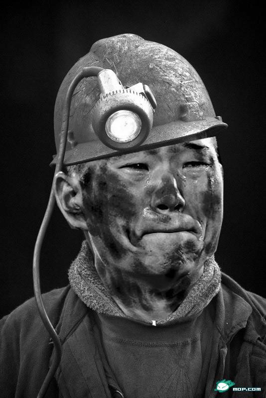 Chinese netizen photoshop of North Korean 2010 World Cup player Jong Tae-Se as a miner.
