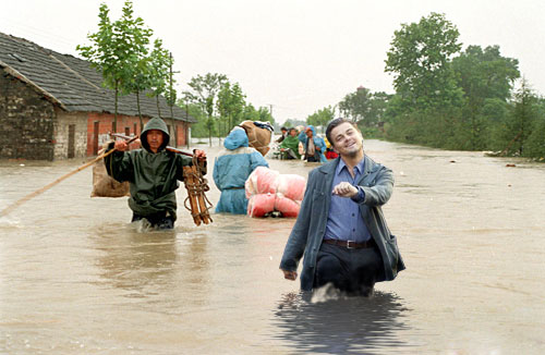 Leonardo DiCaprio "strutting" photoshop: China flood.