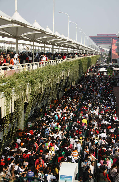 Crowds at the 2010 Shanghai World Expo on October 16th.