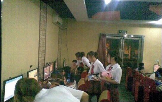 china-internet-bar-service-staff-dressed-as-schoolgirls-06.jpg