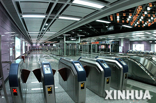 Ticketing gates for Guangzhou's Line 3 and Line 4 subways.