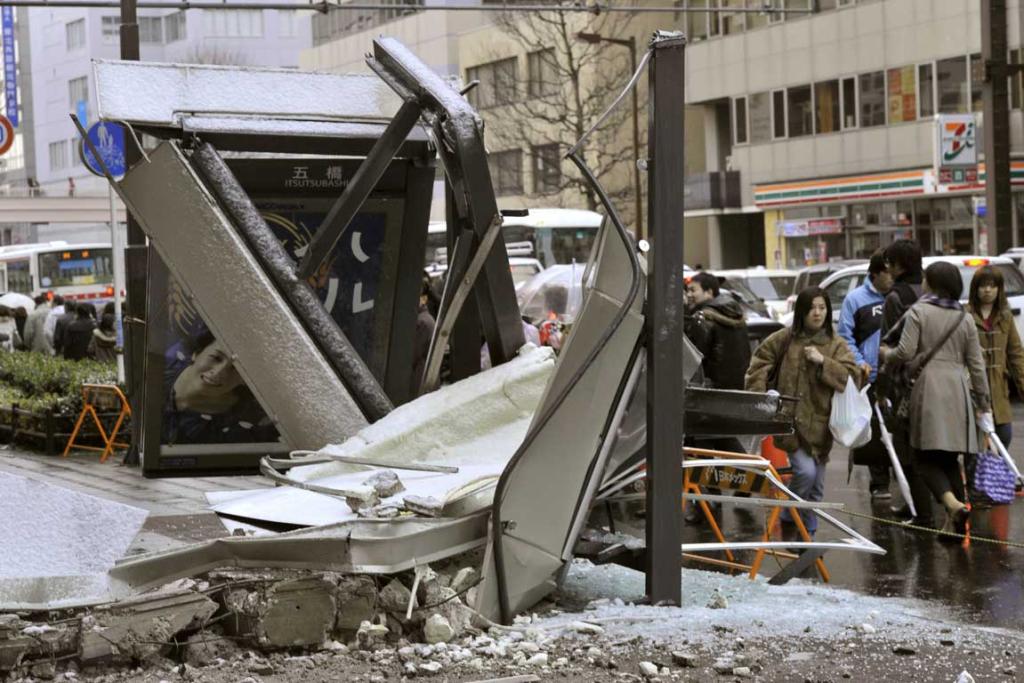 http://www.chinasmack.com/wp-content/uploads/2011/03/2011-march-11-japan-earthquake-sendai-destroyed-bus-stop.jpg