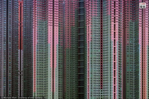 hong-kong-residential-buildings-michael-wolf-architecture-of-density-05-600x400.jpg