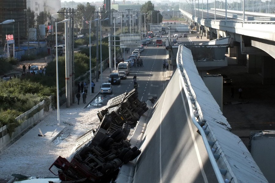 Harbin Bridge Collapse: Poor Construction or Overloaded Trucks? - chinaSMACK