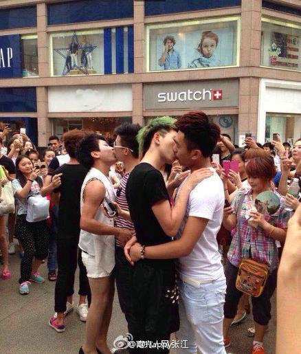 Gay Kissing Competition in Chengdu, Chinese Reactions.