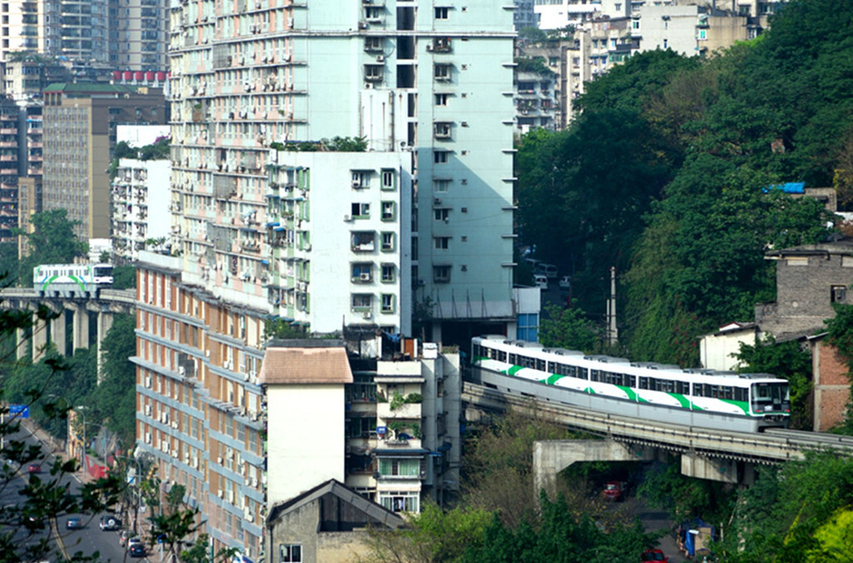 Chongqing Metro Monorail Passes Through Residential 