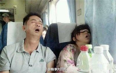 sleeping-chinese-train-passengers-02.jpg