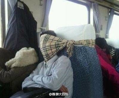 Sleeping Chinese Train Passengers: Funny or Sad? - chinaSMACK