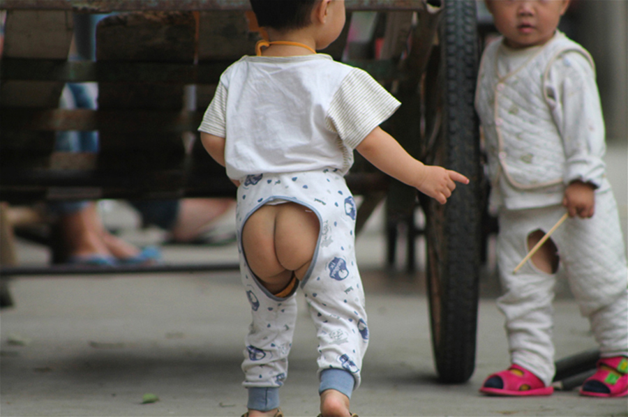 Chinese children wearing open-crotch pants aka split pants. 